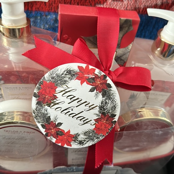 Brand new happy holidays 8 pc Ramper Set - Picture 2 of 4